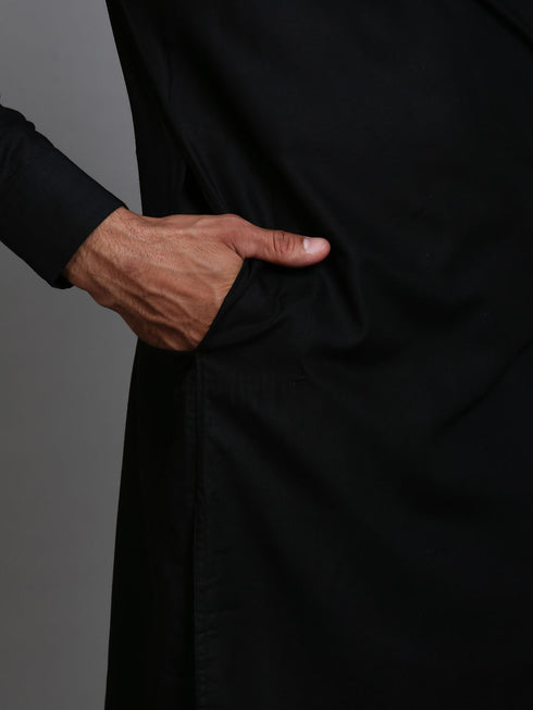 Vastramay Men's Black Cotton Blend Kurta Pyjama Set